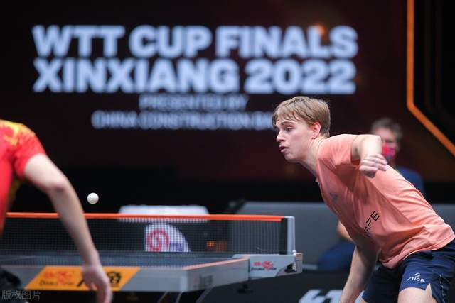 爱游戏入口-英格兰队鏖战日本队，奥恰洛夫统治全场