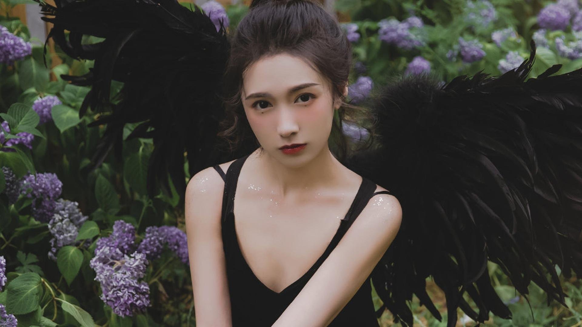 镜头焦点外，当76人撞上库里，记者追问总冠军的终极悬念