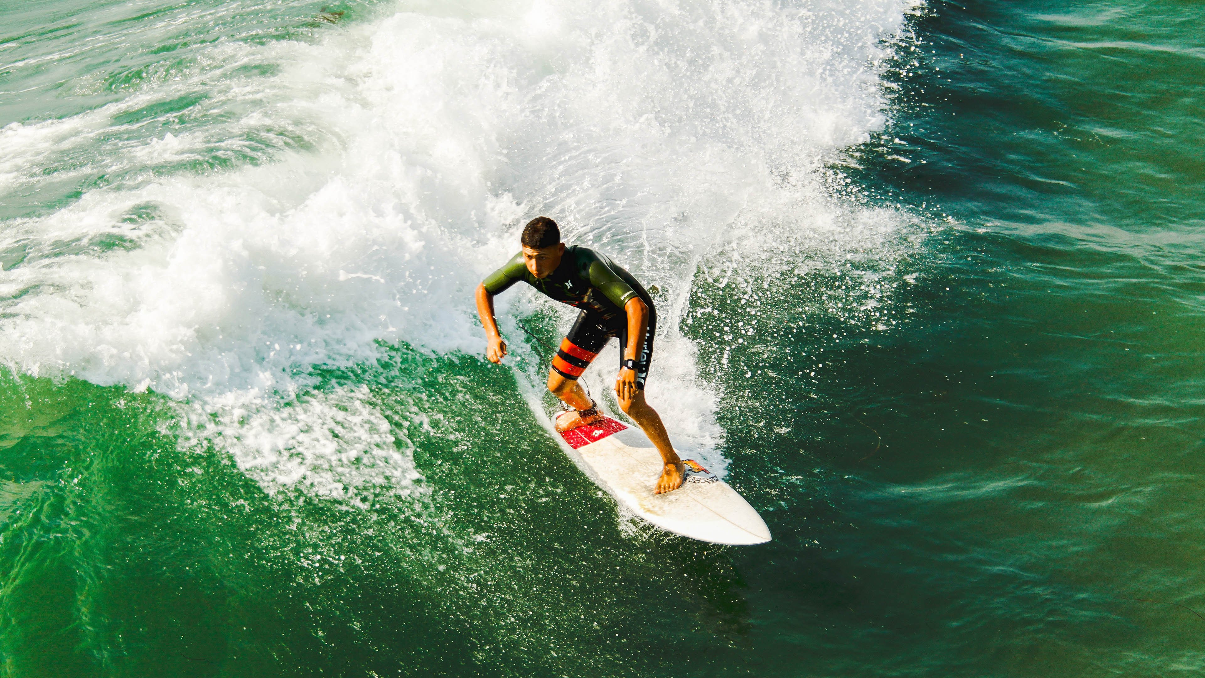 预演的王朝与浓缩的偶然，论唯一性的两种面孔