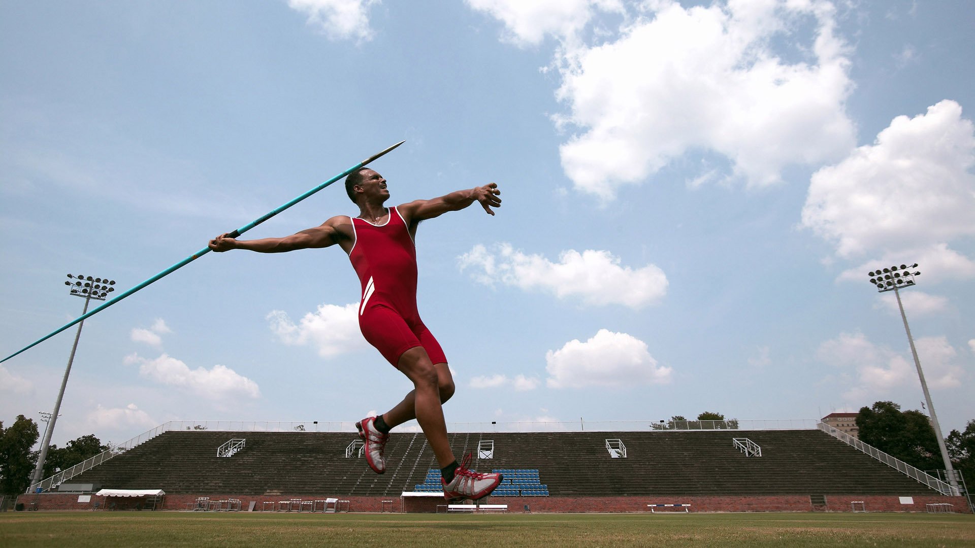 绿茵场上的交响,篮球场上的烽火,竞技体育的破壁时刻