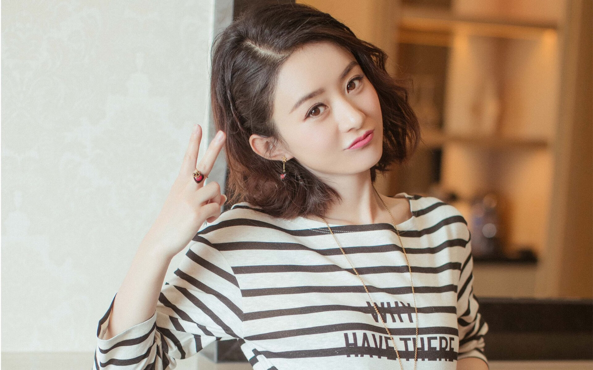 爱游戏在线-卫星与小行星，足球世界的两种可能性